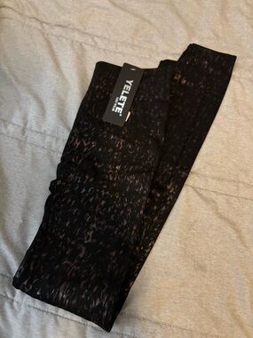 YELETE Black Leggings with Copper Speckle Print